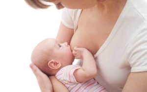 母乳を飲ませる女性（授乳）